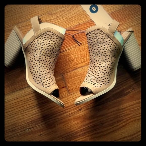 Universal Thread Shoes - Universal Thread Wedge Sandal  NWT